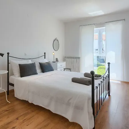 Gojak By Interhome * プーラ