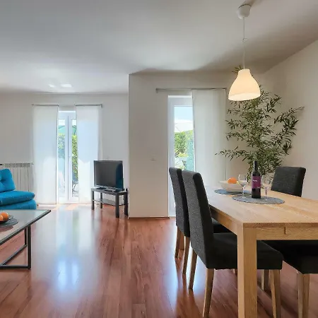 Gojak By Interhome Пула