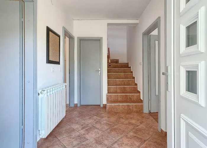 Gojak By Interhome Pula