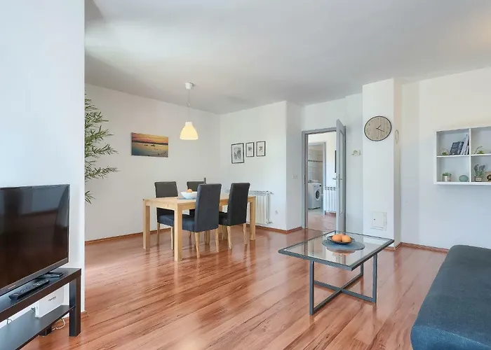 Gojak By Interhome Feriehus