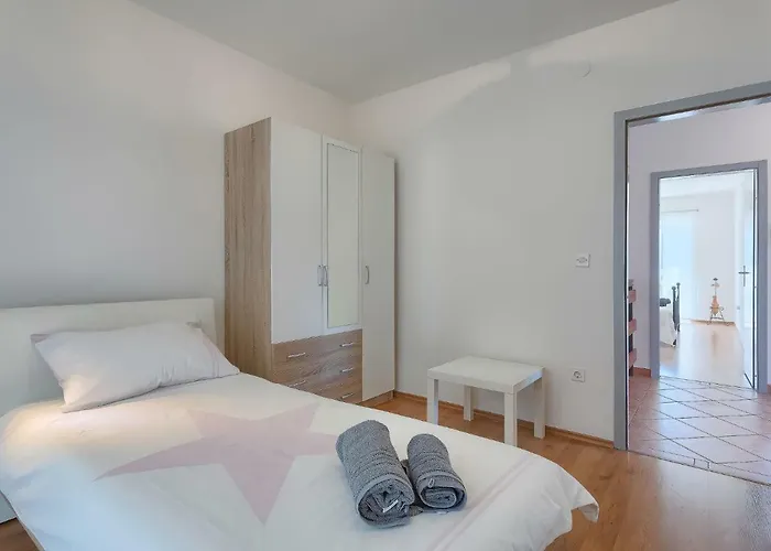 Gojak By Interhome Feriehus