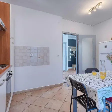 Gojak By Interhome בית נופש פולה